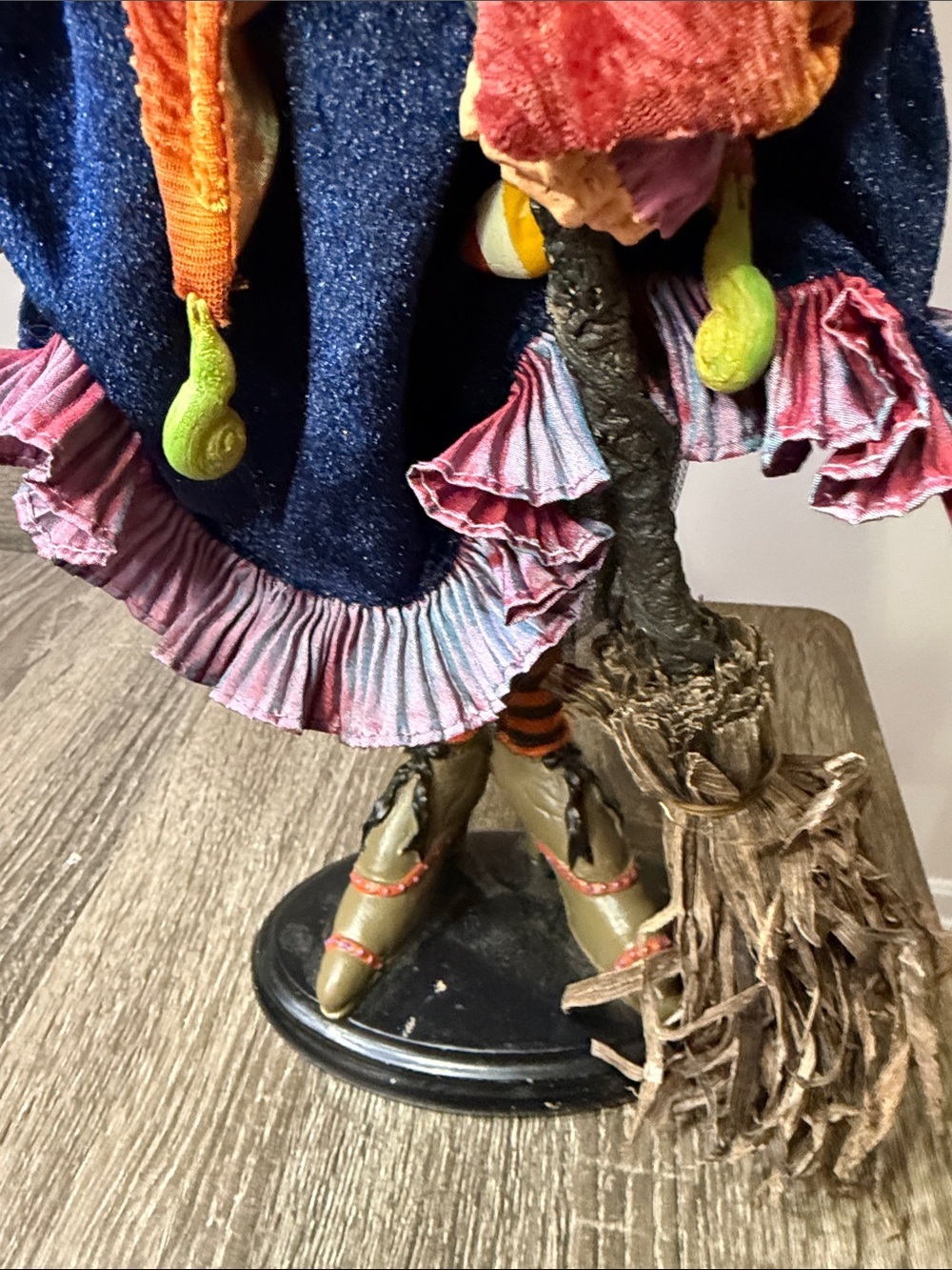 Vintage Halloween fall witch decor. - Picture 3 of 6